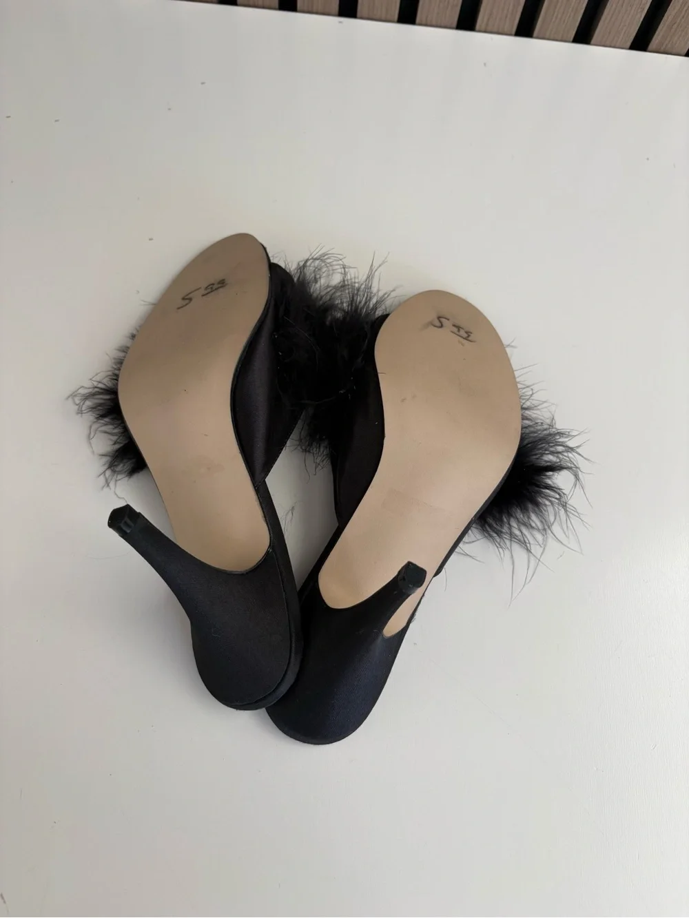 VTG Y2K  FREDERICKS OF HOLLYWOOD Feather Heels